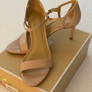Michael Kors blush Simone mid heel. Size 9.5